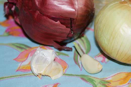 onions - red yellow garlic